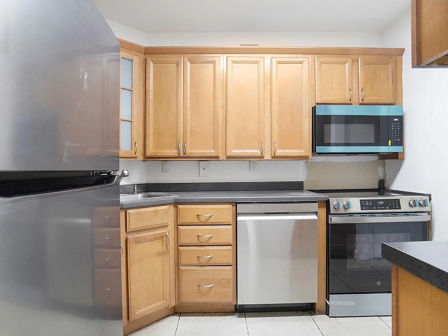 2 bed, 2.0 bath, 1050 sqft, $2,000 — Photo 4