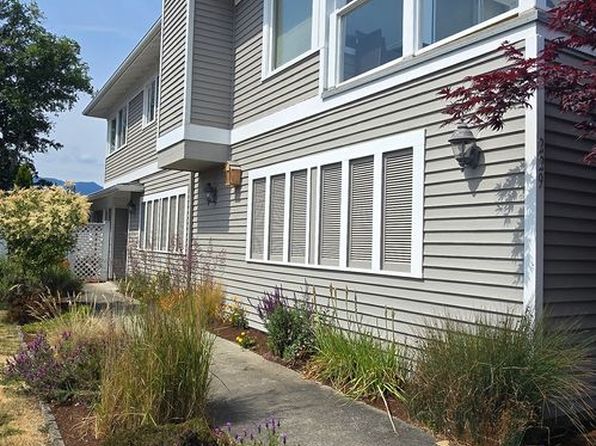 229 E 1st St #3