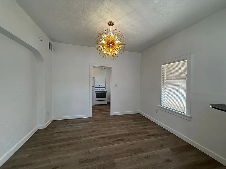 239 N Warren Ave — Photo 72