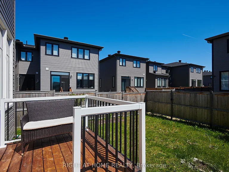 45 Mandevilla Cres — Photo 30