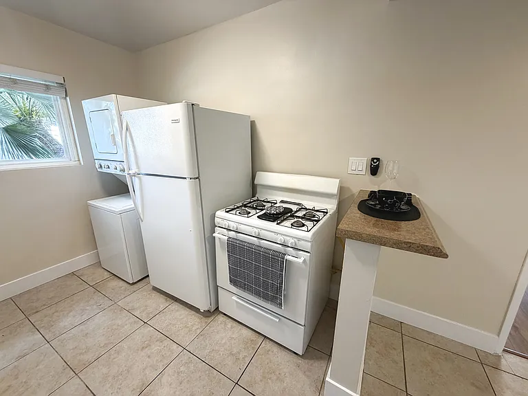 2121 Placentia Ave #G — Photo 9