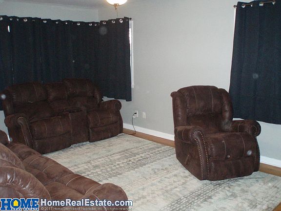 3rd image of 1533 Furnas St