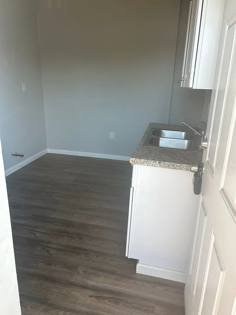 1 bed, 1.0 bath, $900 — Photo 3