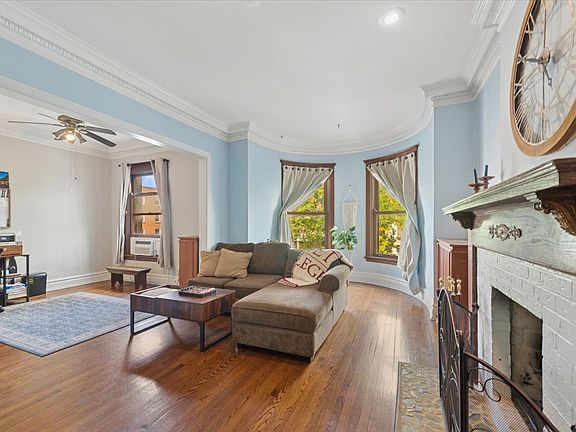 3rd image of 523 W Belmont Ave #2E