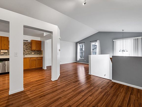 4th image of 823 Symphony Dr