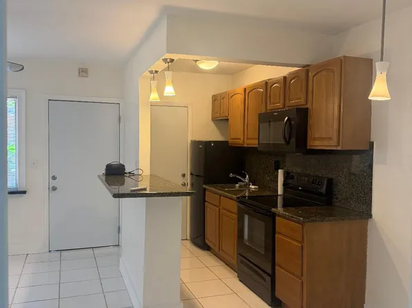 6310 SW 79th St, Miami, FL 33143