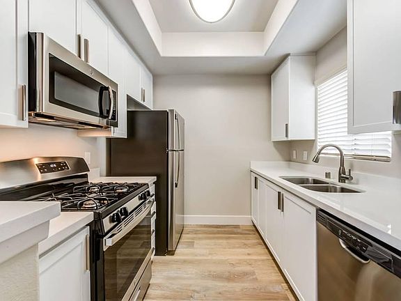 4th image of 4417 Hazeltine Ave APT 211
