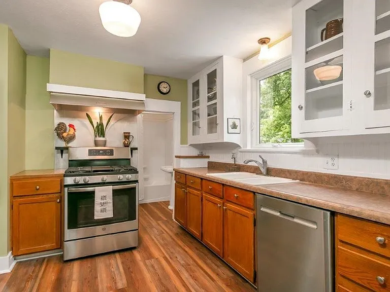 1800 Poyntz Ave — Photo 22