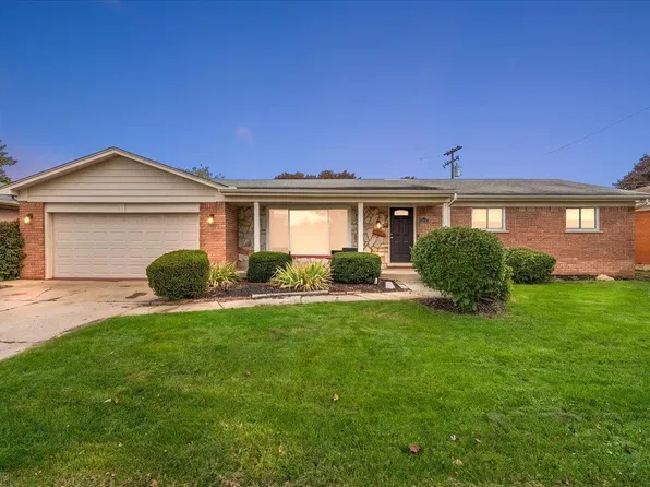 23137 S Rosedale Ct, Saint Clair Shores, MI 48080