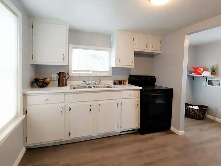 629 E Maple St — Photo 11