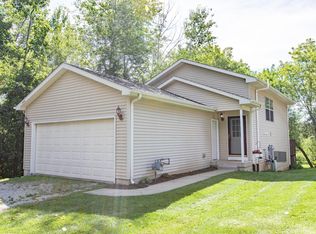 18501 102nd St, Bristol, WI 53104