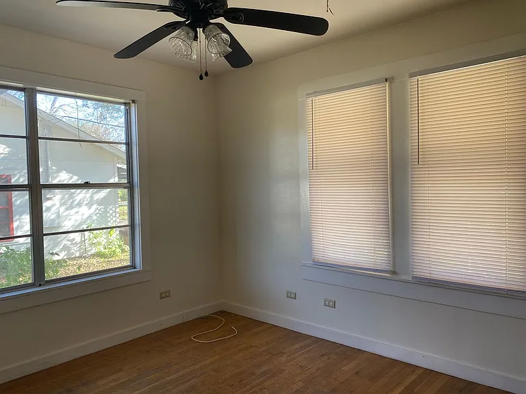 933 Beck St — Photo 9