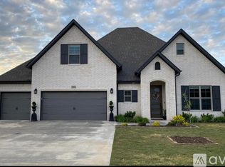 1904 SW Edinburgh Ave, Bentonville, AR 72713