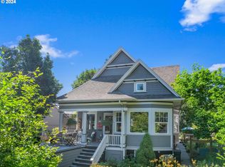 2306 NE Couch St, Portland, OR 97232