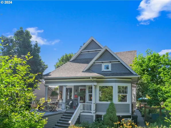 2306 NE Couch St, Portland, OR 97232