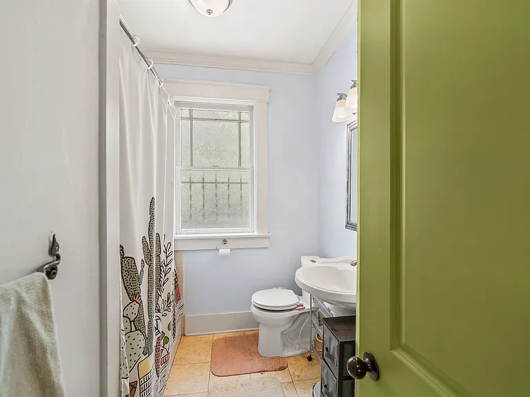 670 Maury St — Photo 13