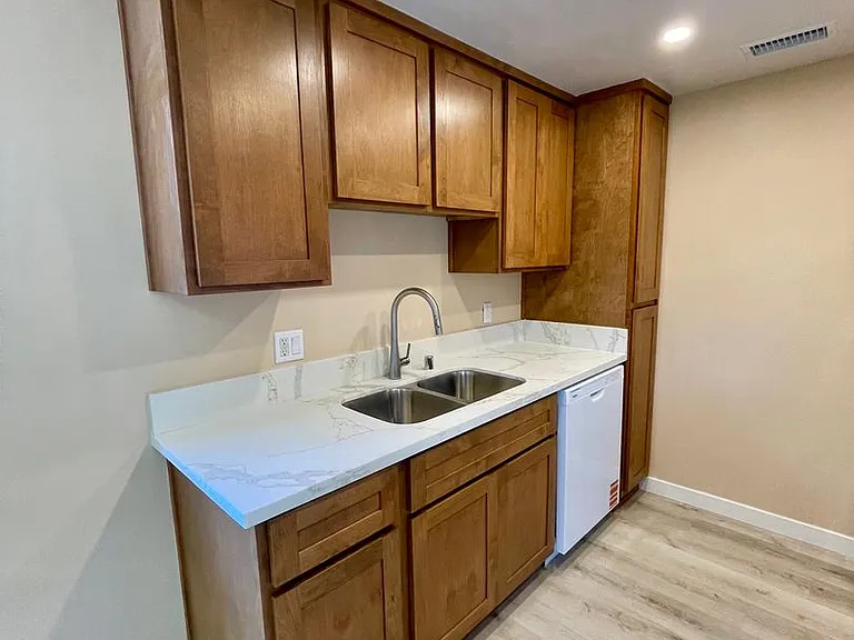 903 S Sunshine Ave S #B — Photo 7