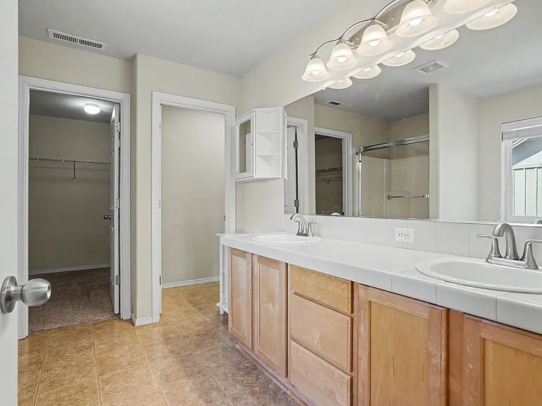 305 Casting St SE — Photo 29