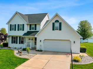 1401 S Carrington Ln, De Pere, WI 54115