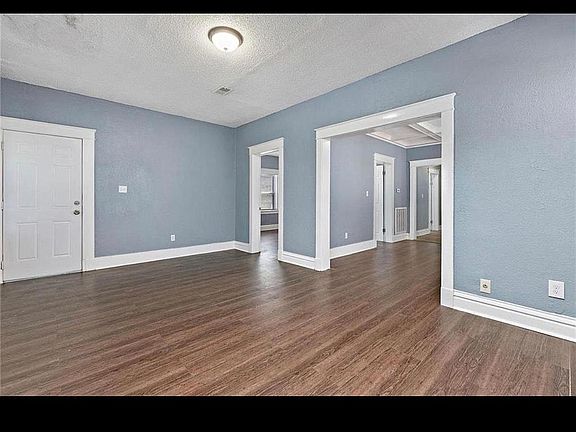 4th image of 2107 E Linwood Blvd #102