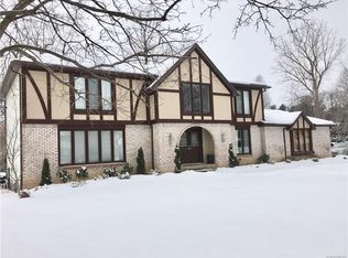 104 Wood Acres Dr, East Amherst, NY 14051