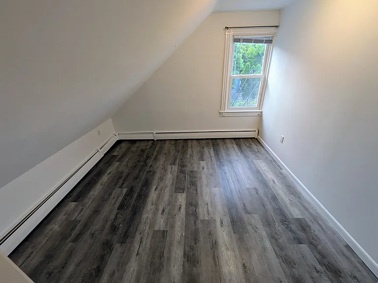 90 Gibbs Ave #4 — Photo 9