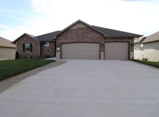 1658 N Feather Crest Dr, Nixa, MO 65714