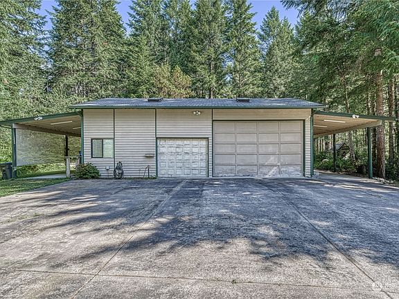 3rd image of 1121 SW Sidney Heights Lane
