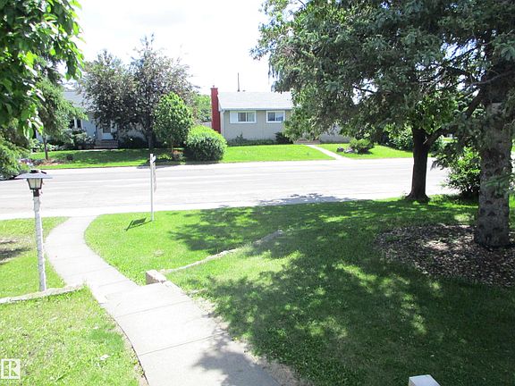 2nd image of 10946 165th St NW