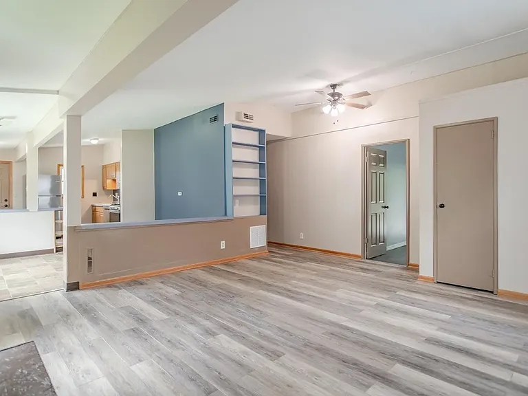 2516 Oxford St — Photo 5