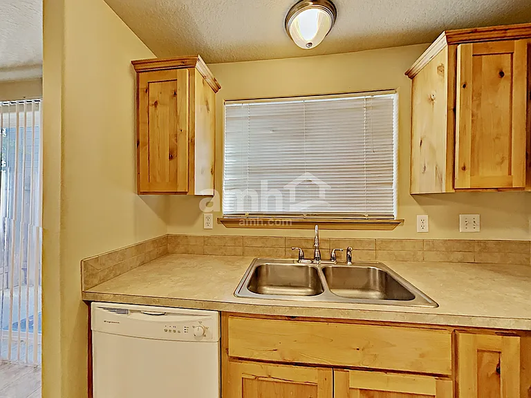 2132 E 3rd St — Photo 4