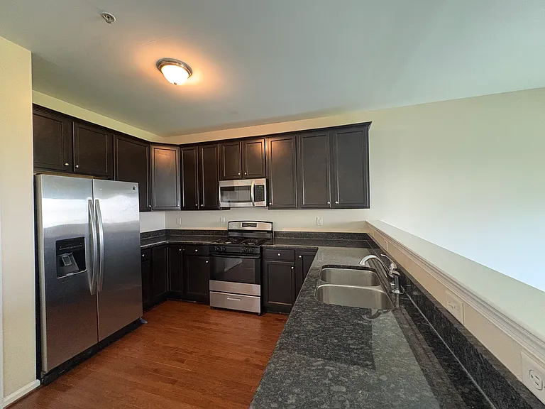 948 King Way — Photo 9