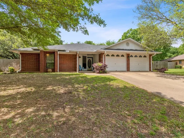 224 Colonial Cir, Athens, TX 75751