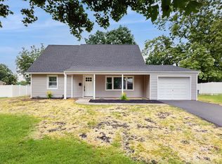 17 Tamarack Rd, Somerset, NJ 08873