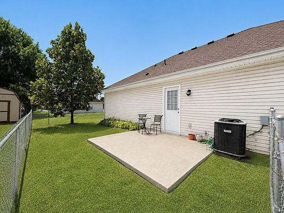 2nd image of 551 Albion Cir
