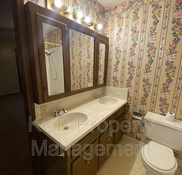 4914 S South Cir #U — Photo 12