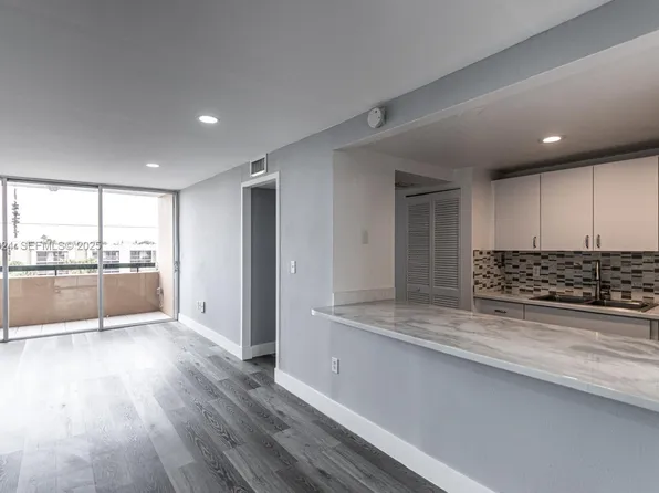 854 NW 87th Ave APT 504, Miami, FL 33172