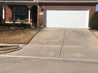 6808 Algarve Dr, Denton, TX 76210