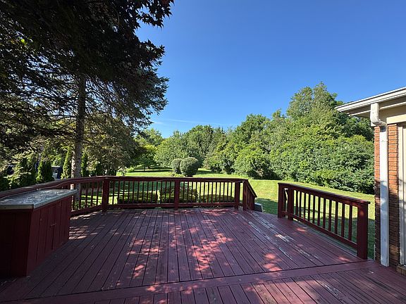 3rd image of 12180 Hunters Creek Dr