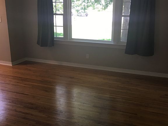 4th image of 416 W Wren Cir
