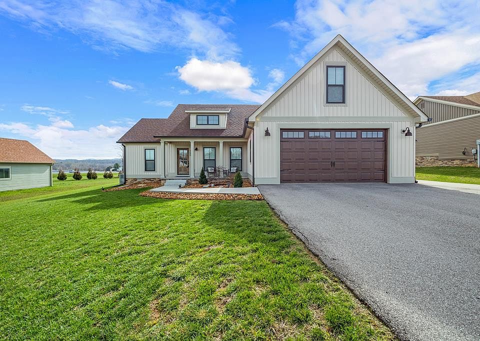 1st image of 160 Crooked Creek Dr