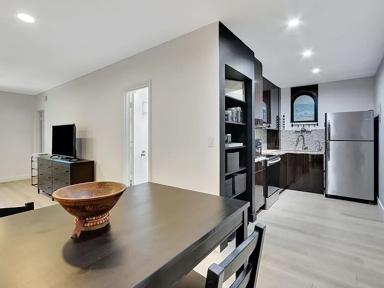 2426 SE 17th St #305 — Photo 10