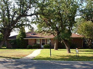 1st image of 101 Sandlewood Ln W