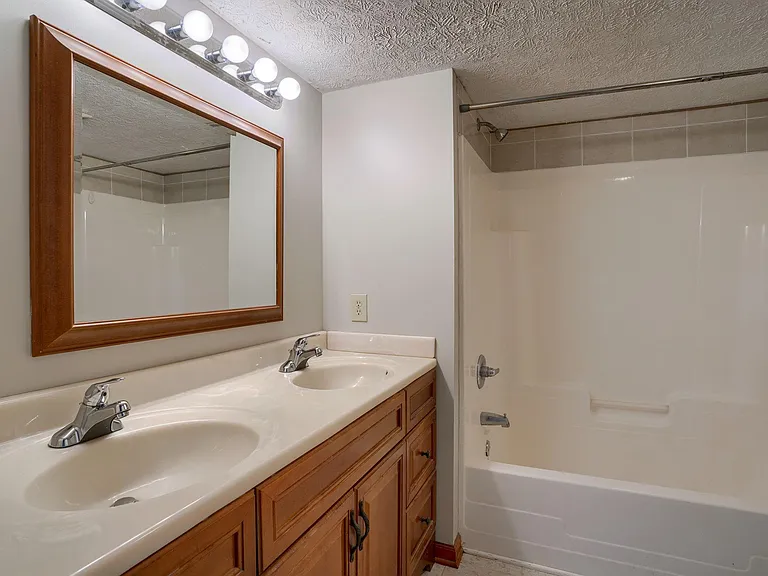 273 Shanahan Rd — Photo 28