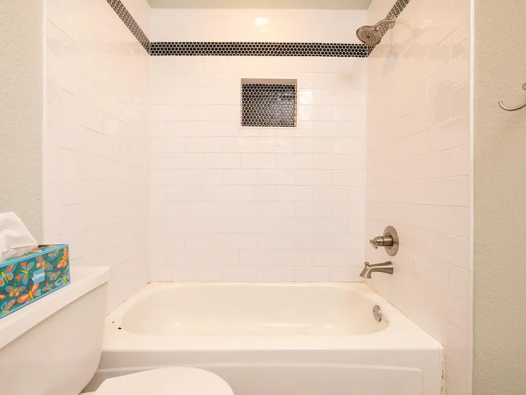 2403 Bayberry Ln — Photo 23
