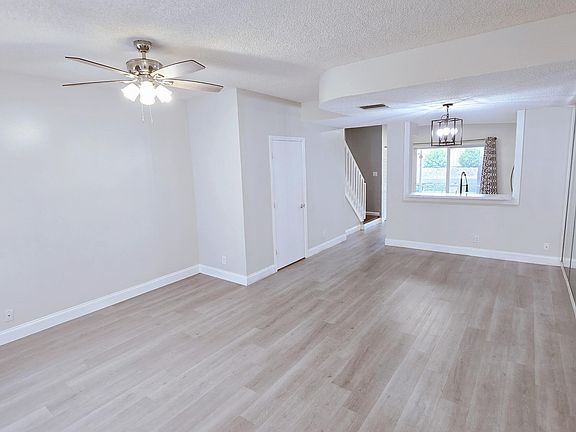 4th image of 9807 NW 57 Manor