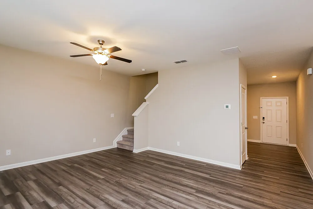 4 bed, 2.5 bath, 2095 sqft, $2,065 — Photo 4