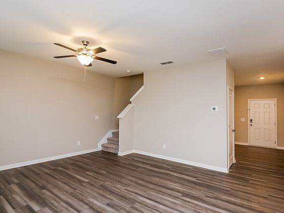 4th image of 247 Pond Ct