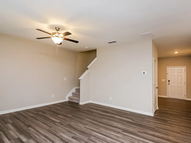 247 Pond Ct — Photo 4
