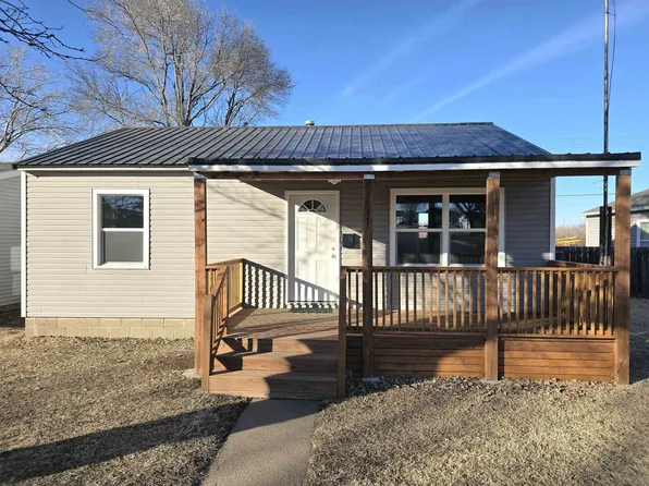 411 E 11th St, Ellis, KS 67637